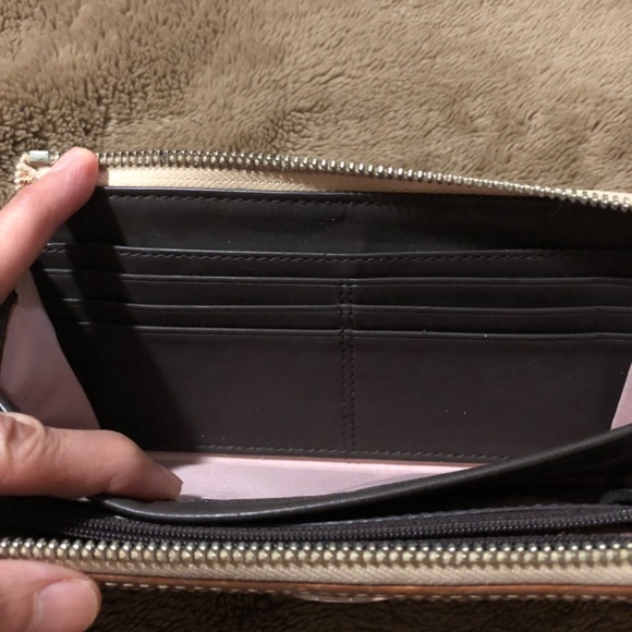 COACH LONG ZIPPER WALLET - HAS SIGNS OF WEAR - Picture 4 of 13